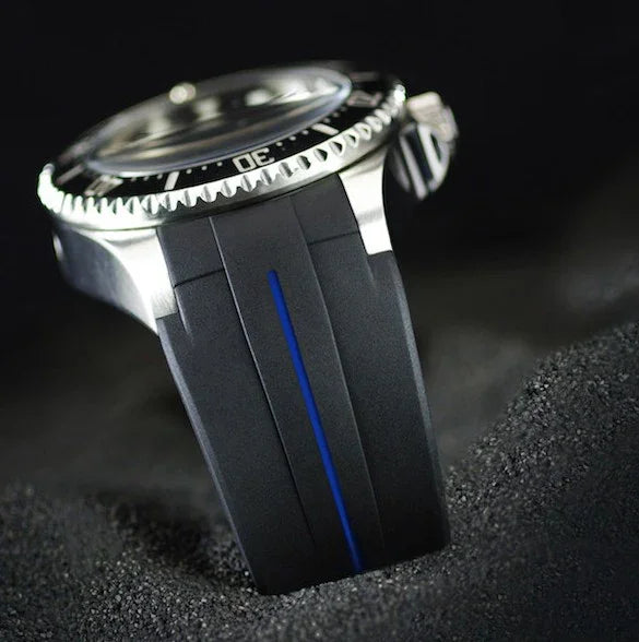 RubberB M107 Black/Blue with buckle Strap - detail