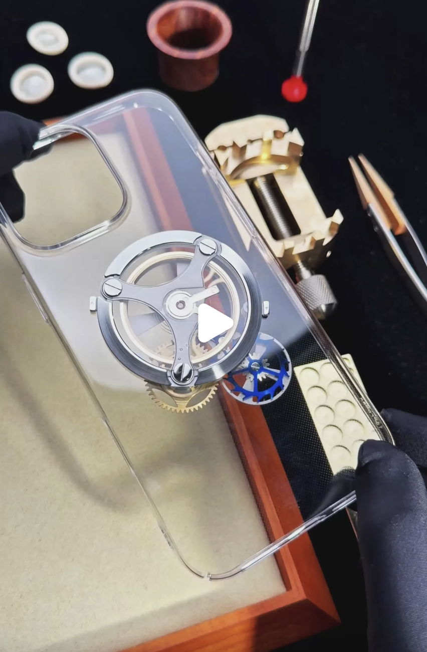 Chronomade - 钟表手机升级保护壳